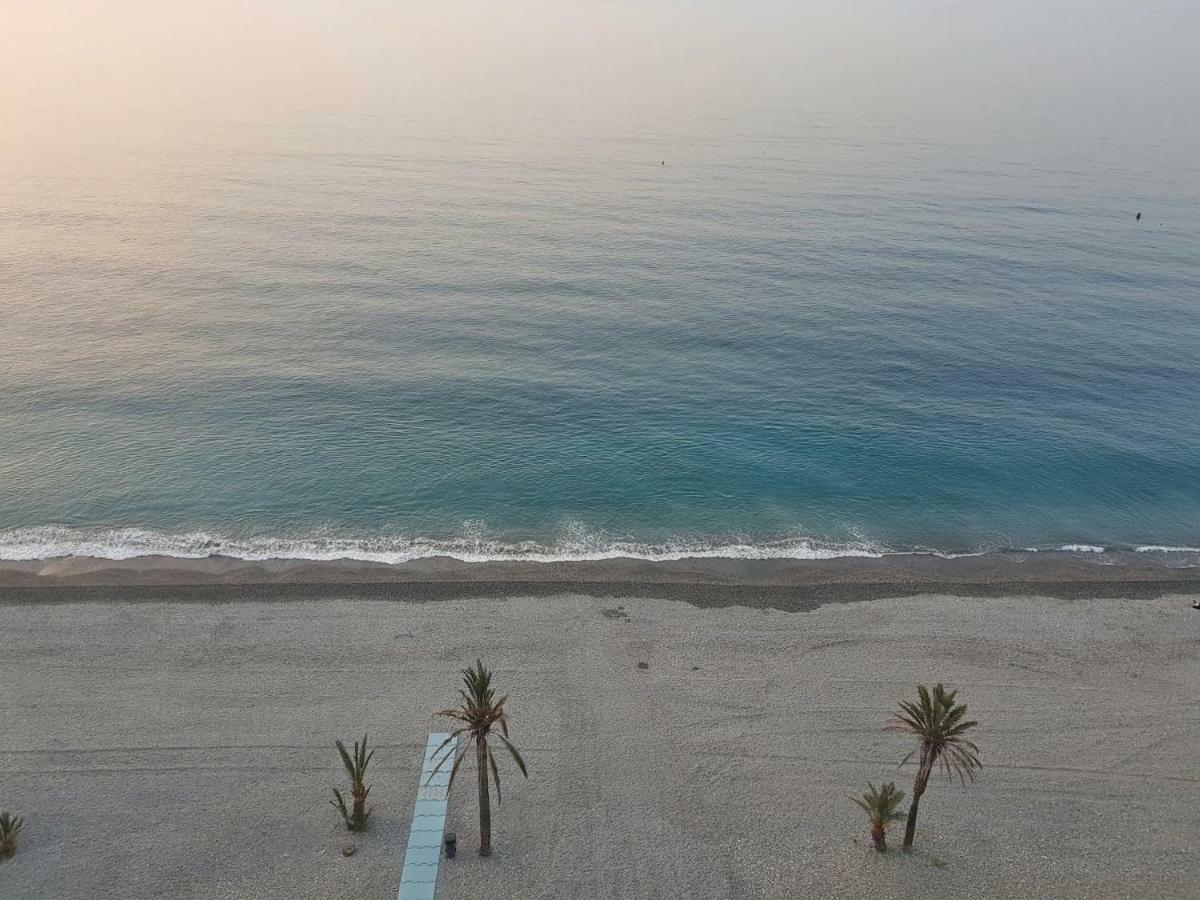 Atico En Almunecar. Primera Linea De Playa Con Vistas Espectaculares ภายนอก รูปภาพ
